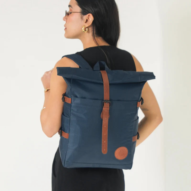 Voyager Backpack for Men and Women: Navy